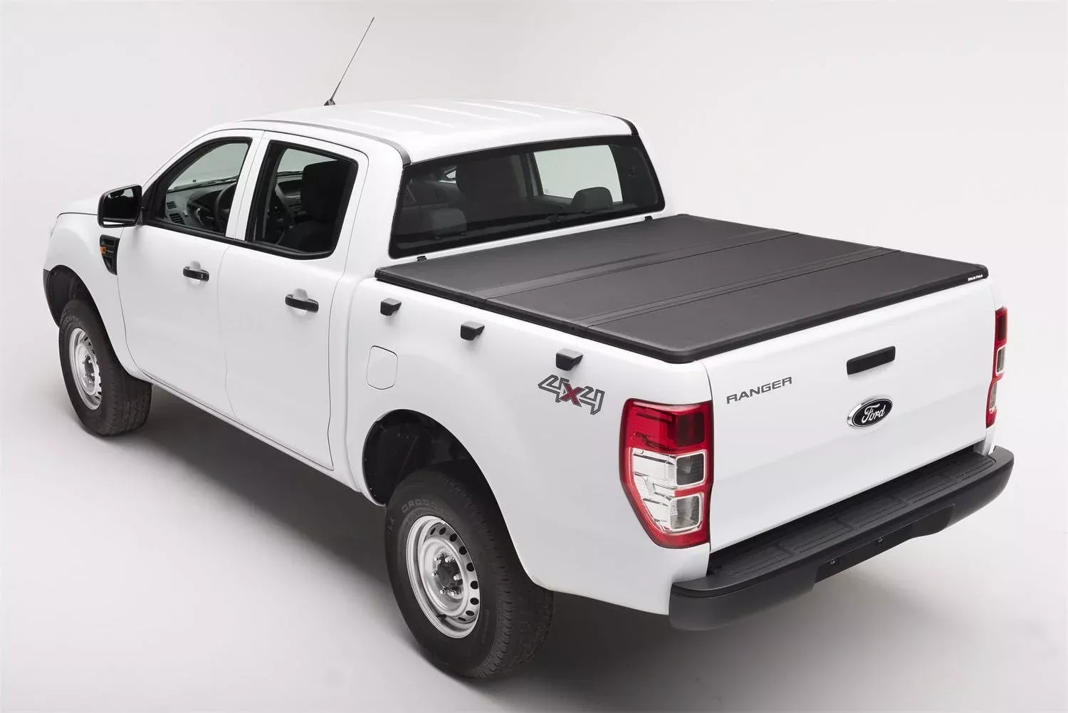 Extang 83305 Solid Fold 2.0 Tonneau Cover